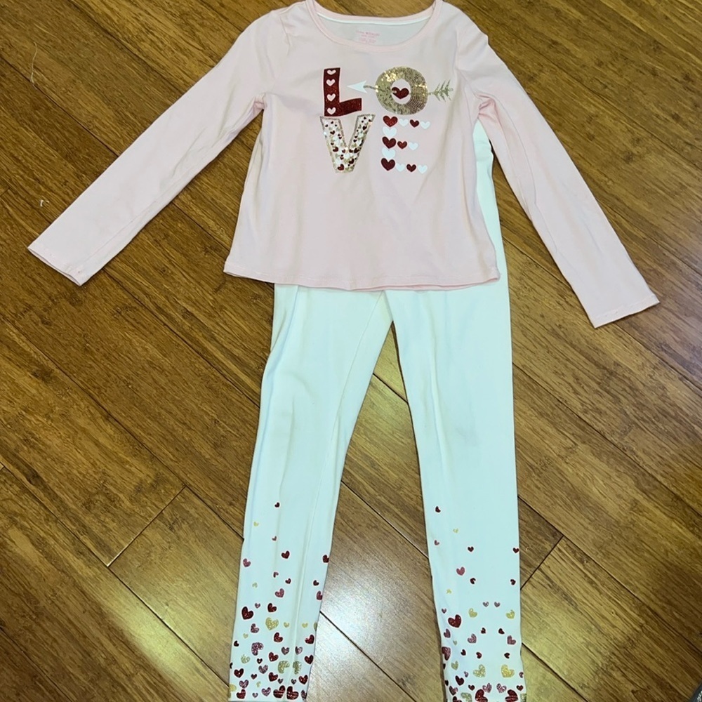 Isaac Mizrahi girls LovE sequin and sparkle top and matching heart leggings 7/8